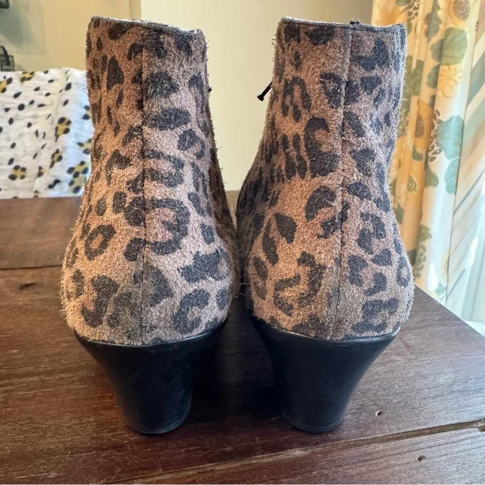 Munro Leopard Print Suede Ankle Booties sz 8.5 - Picture 3 of 9